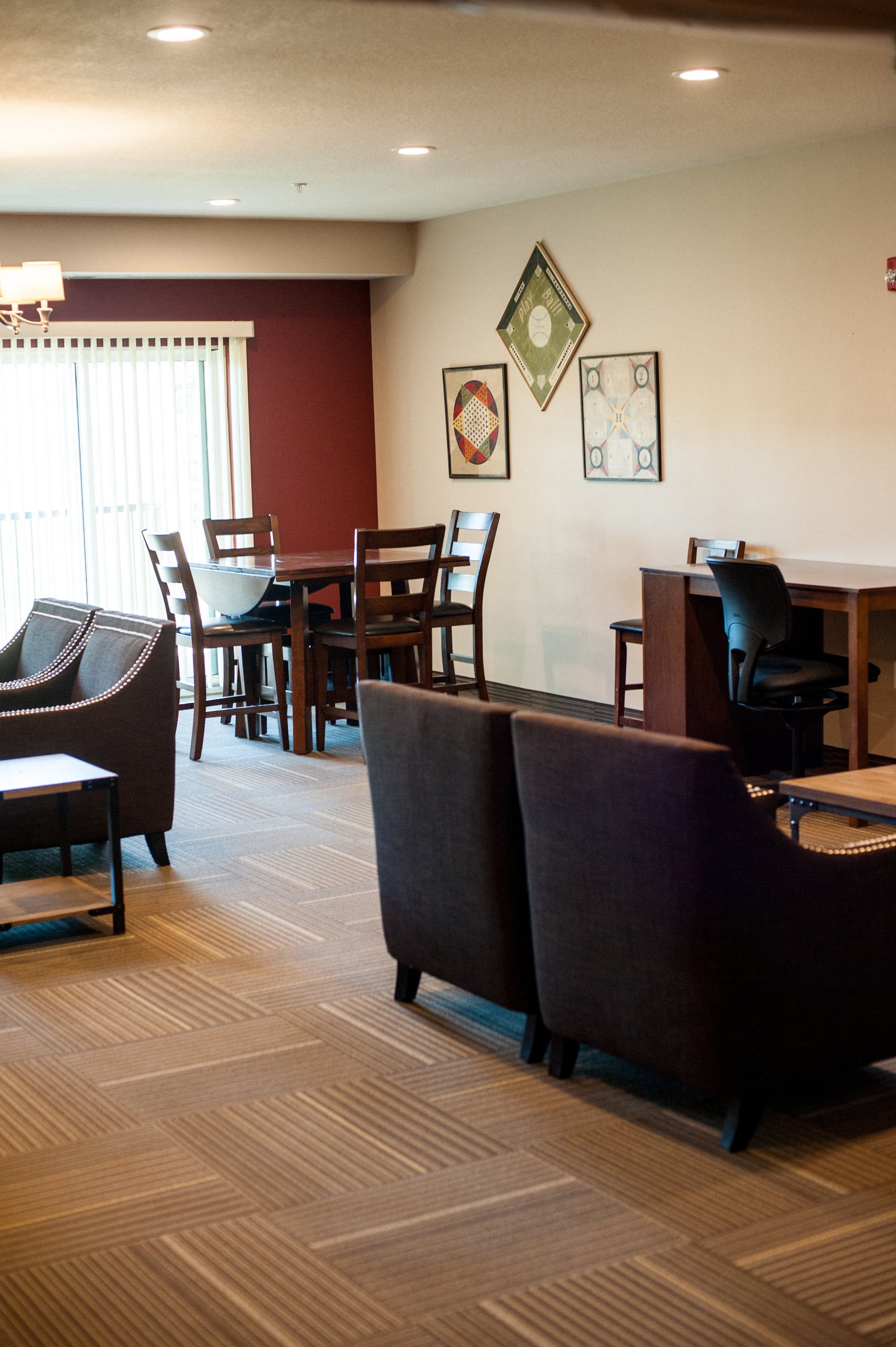 Photos and Video of Cardinal Creek Apartments in Mankato, MN